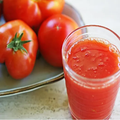 Préchauffage et raffinage du jus de tomate